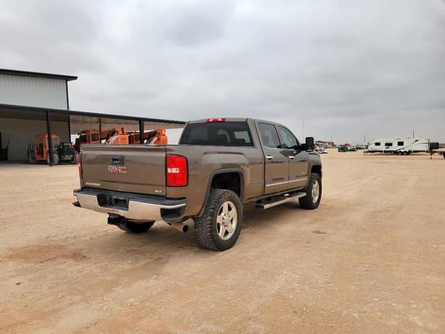 Image of GMC 2500HD equipment image 4