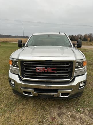 Image of GMC 2500HD equipment image 3