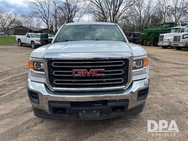 Image of GMC 2500HD equipment image 2