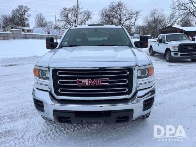 Image of GMC 2500HD equipment image 2