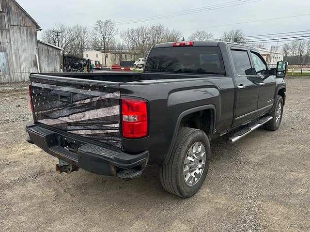 Image of GMC 2500HD equipment image 4