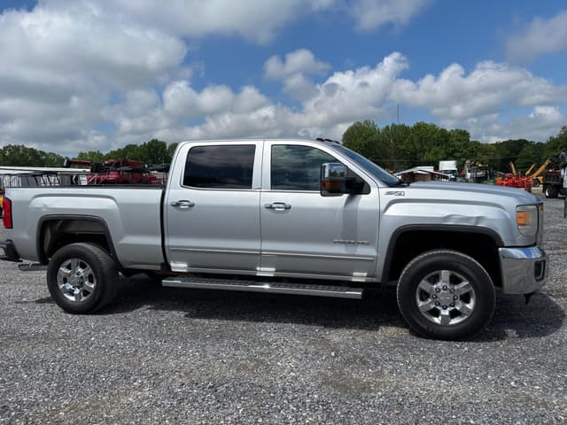 Image of GMC 2500HD equipment image 1