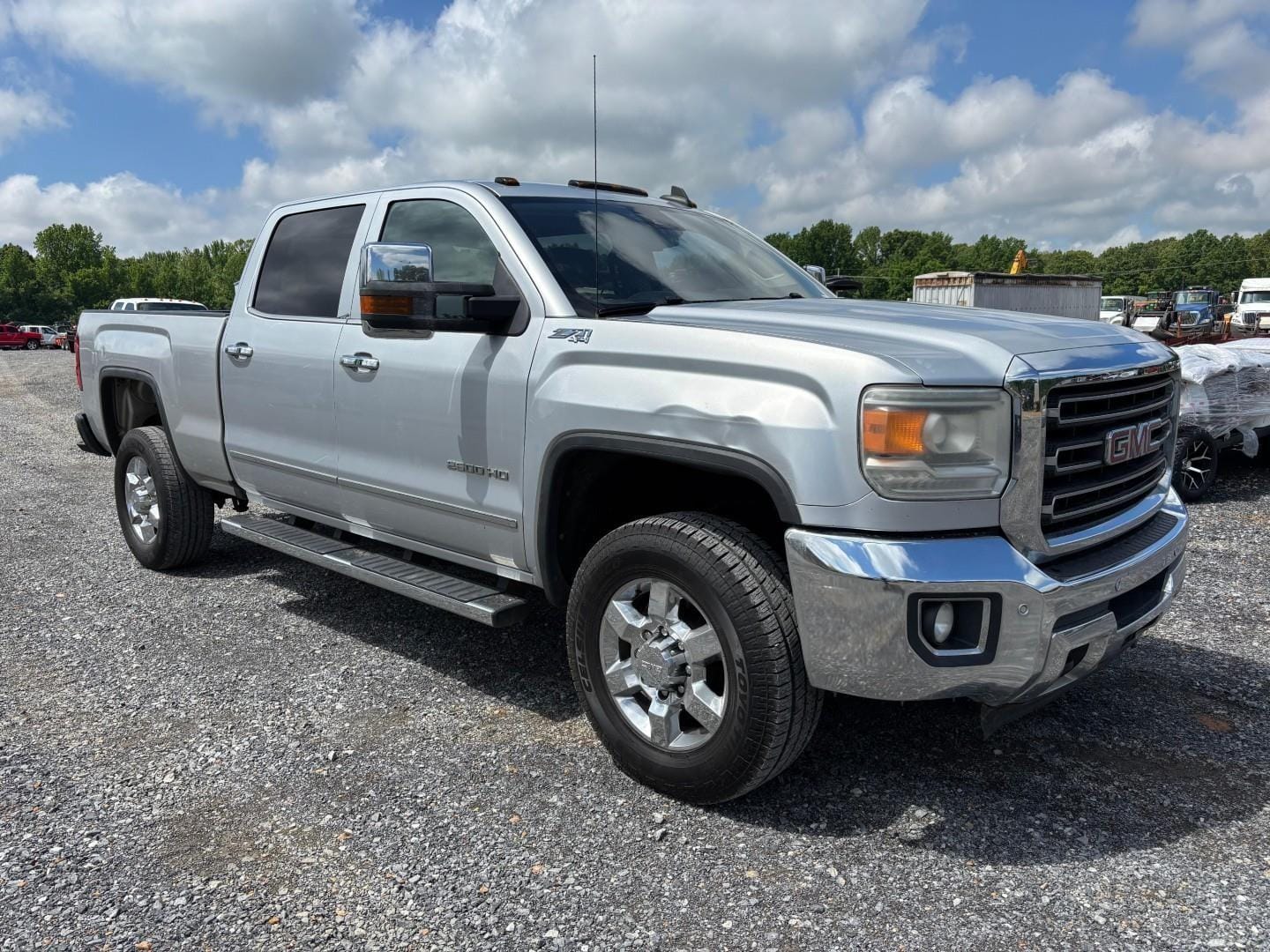 2015 GMC 2500HD Equipment Image0