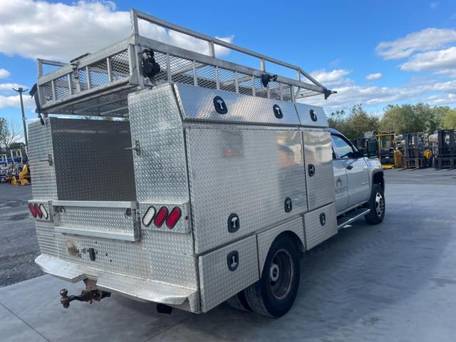 Image of GMC 3500HD equipment image 2