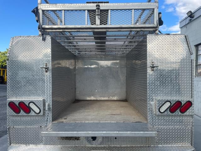 Image of GMC 3500HD equipment image 4