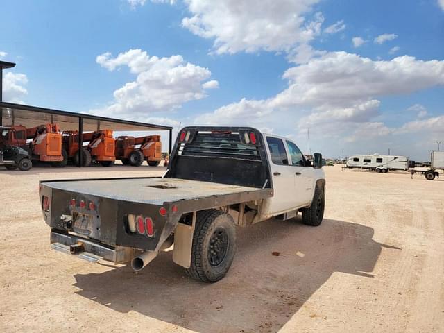 Image of GMC 3500HD equipment image 4