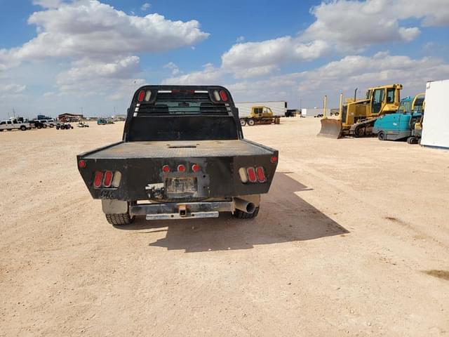 Image of GMC 3500HD equipment image 3