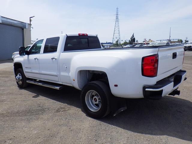Image of GMC 3500HD equipment image 3