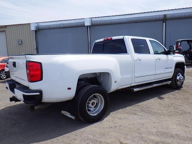 Image of GMC 3500HD equipment image 2