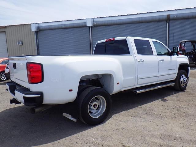 Image of GMC 3500HD equipment image 2
