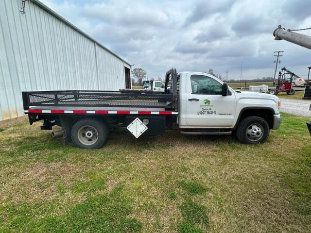 Image of GMC 3500HD equipment image 3