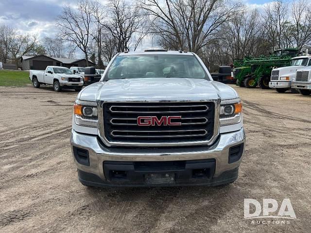Image of GMC 3500HD equipment image 2