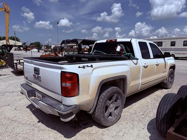 Image of GMC Sierra equipment image 3