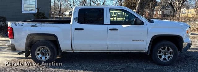 Image of GMC Sierra 1500 equipment image 3