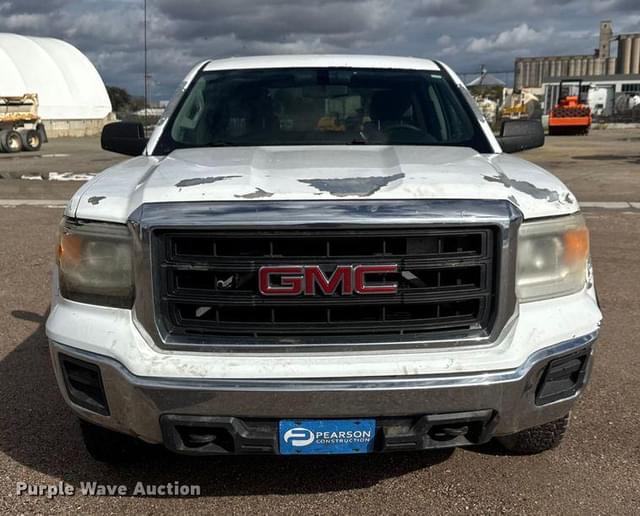 Image of GMC Sierra 1500 equipment image 1