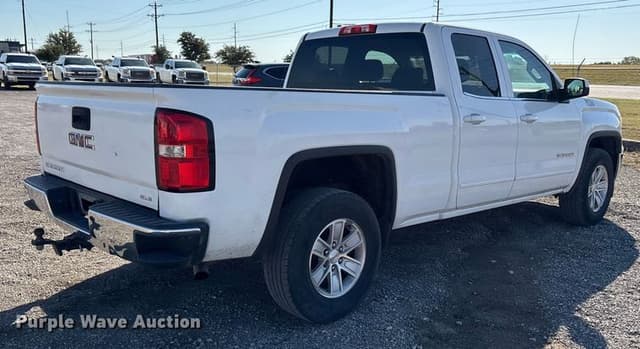 Image of GMC Sierra 1500 equipment image 4