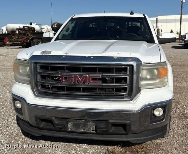 Image of GMC Sierra 1500 equipment image 1