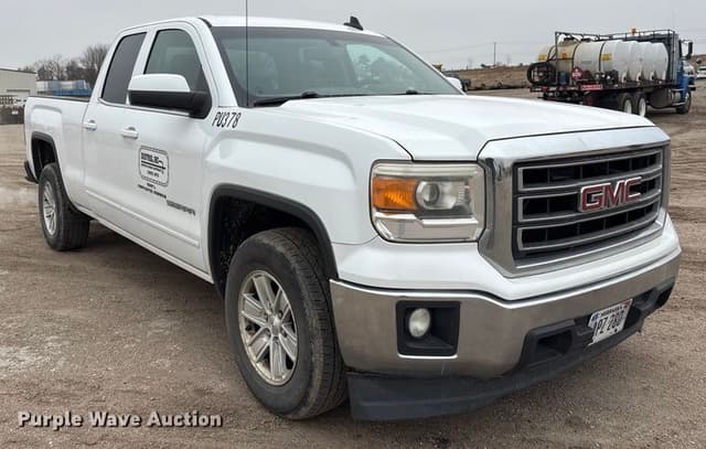 Image of GMC Sierra 1500 equipment image 2