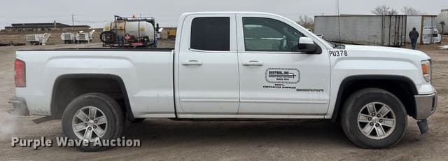 Image of GMC Sierra 1500 equipment image 3