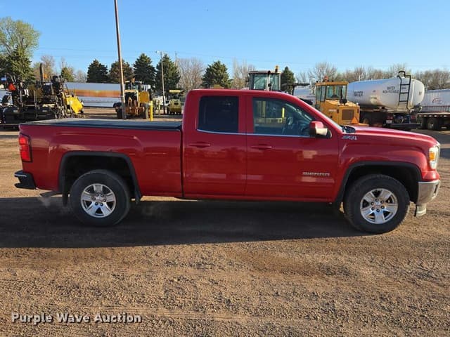 Image of GMC Sierra 1500 equipment image 3