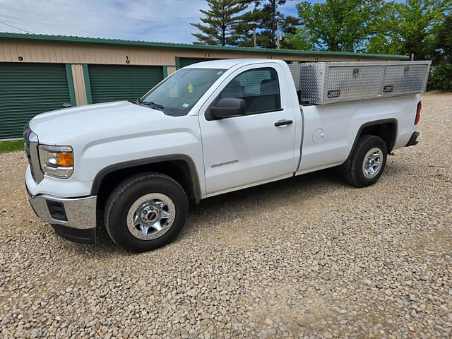 Image of GMC Sierra 1500 equipment image 3