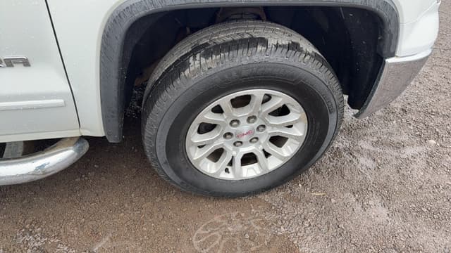 Image of GMC Sierra 1500 equipment image 4