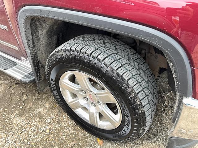 Image of GMC Sierra 1500 equipment image 4