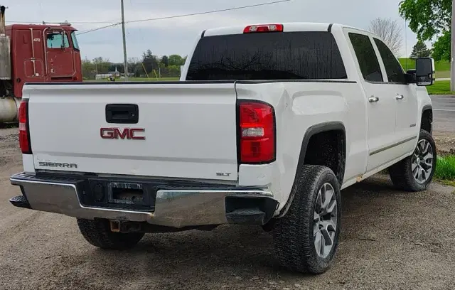 Image of GMC Sierra 1500 equipment image 4