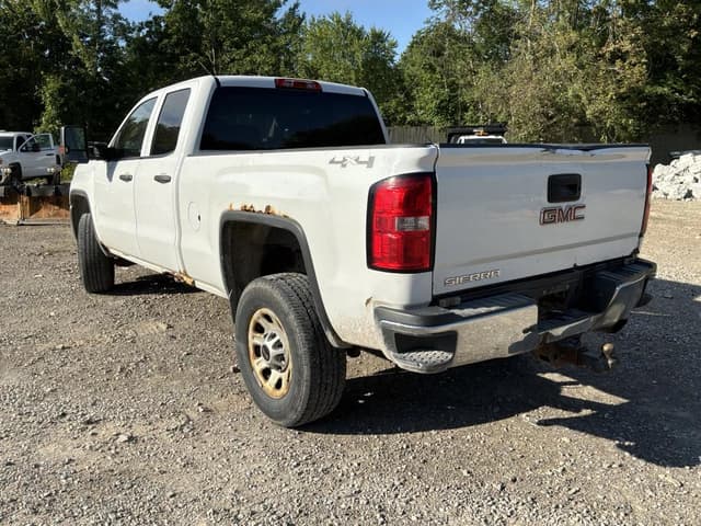 Image of GMC 2500HD equipment image 3