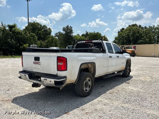 Image of GMC 2500HD equipment image 4