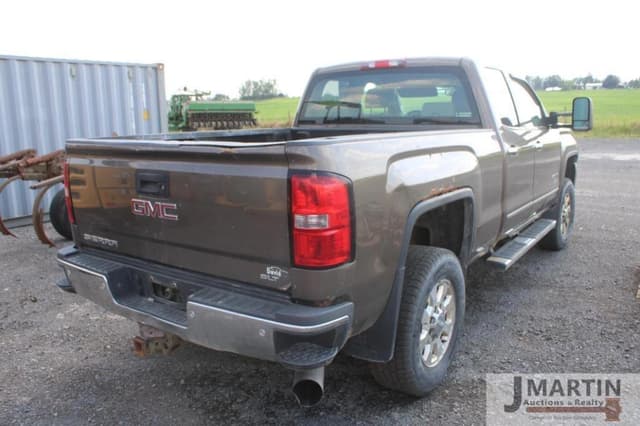 Image of GMC 2500HD equipment image 2