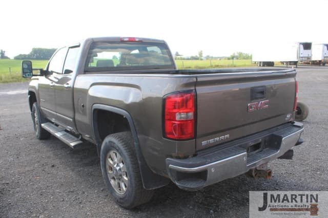 Image of GMC 2500HD equipment image 3