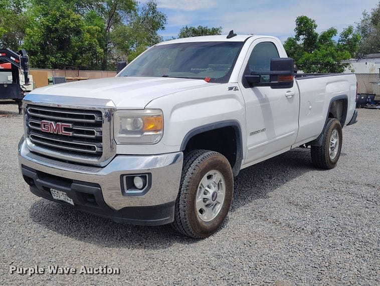 2015 GMC 2500HD Equipment Image0