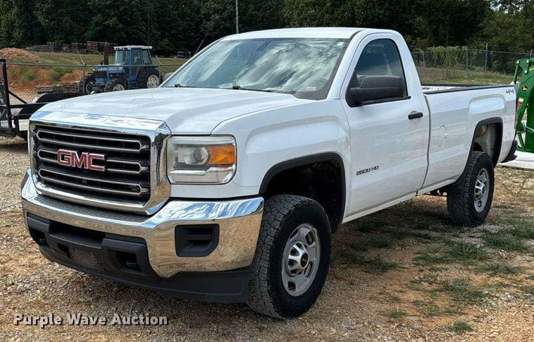 2015 GMC 2500HD Equipment Image0