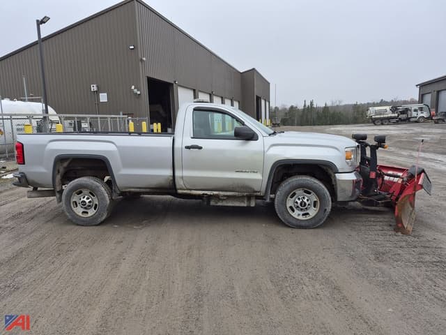 Image of GMC 2500HD equipment image 4