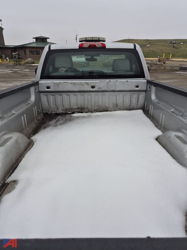 Image of GMC 2500HD equipment image 3