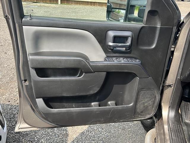 Thumbnail image GMC Sierra 3500 12