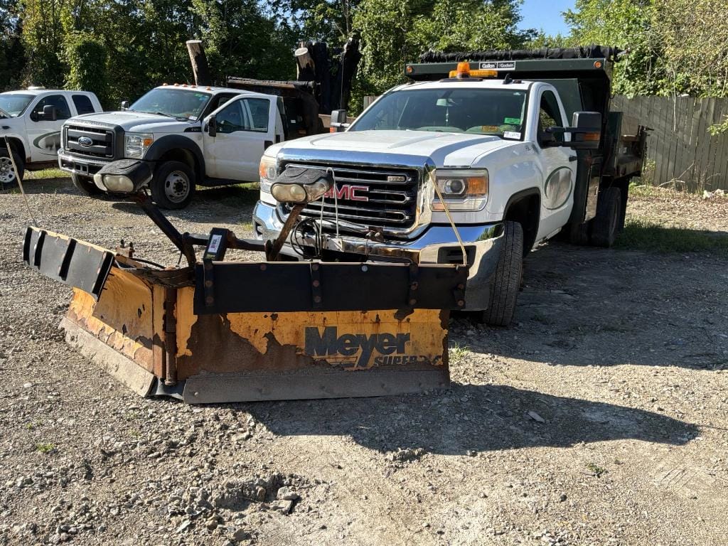 2015 GMC 3500HD Equipment Image0