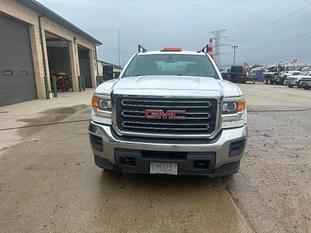 2015 GMC 3500 Equipment Image0