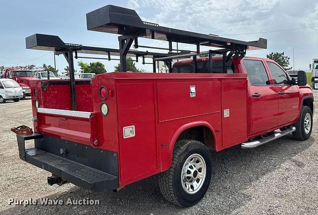 Image of GMC 3500HD equipment image 4