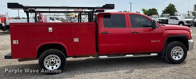 Image of GMC 3500HD equipment image 3