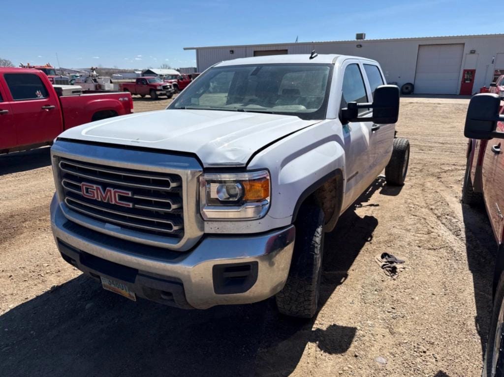 2015 GMC 3500HD Equipment Image0