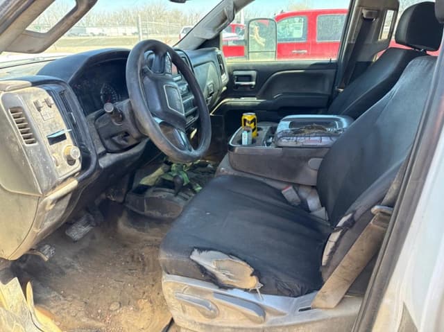 Image of GMC 3500HD equipment image 4