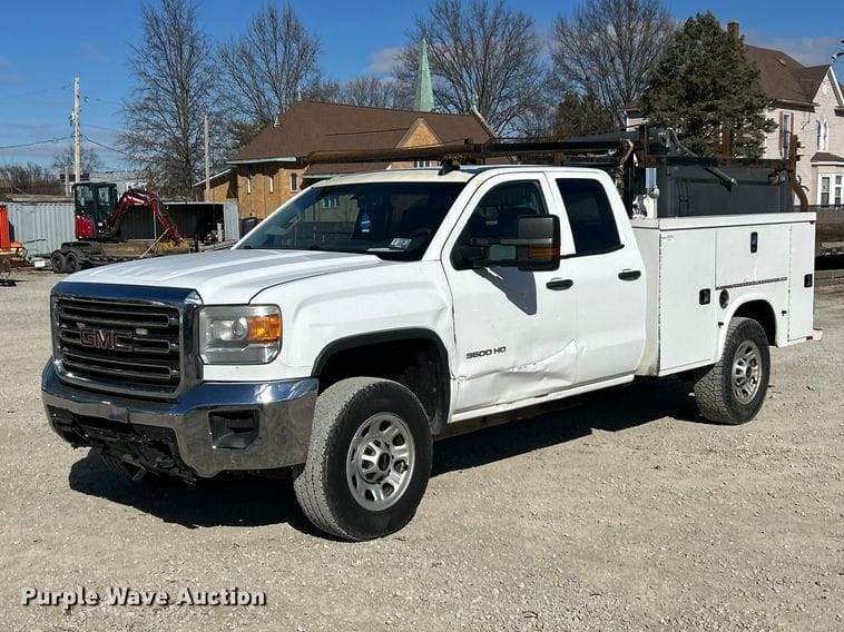 2015 GMC 3500HD Equipment Image0