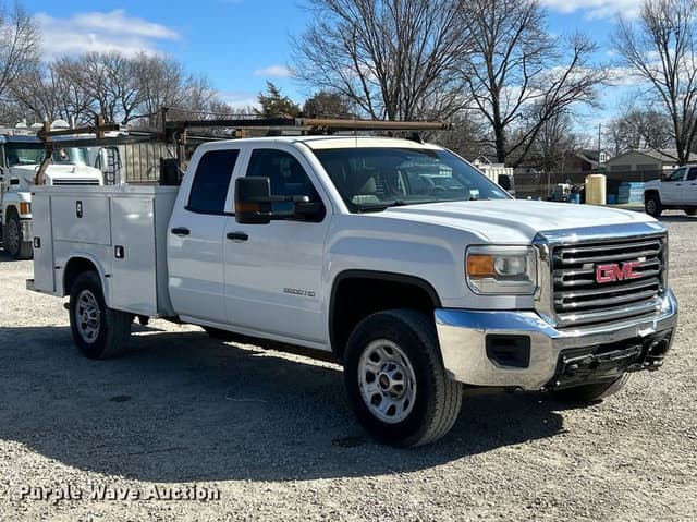 Image of GMC 3500HD equipment image 2