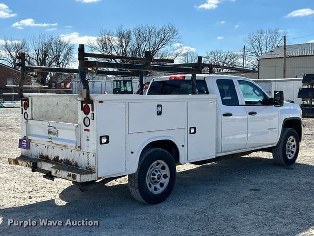 Image of GMC 3500HD equipment image 4