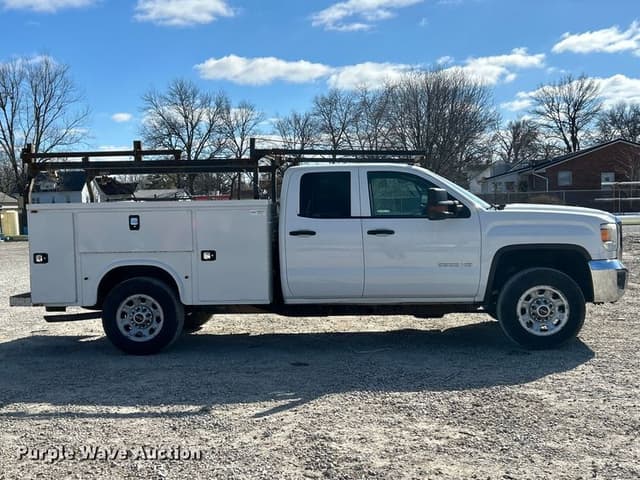 Image of GMC 3500HD equipment image 3