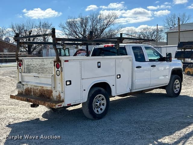 Image of GMC 3500HD equipment image 4