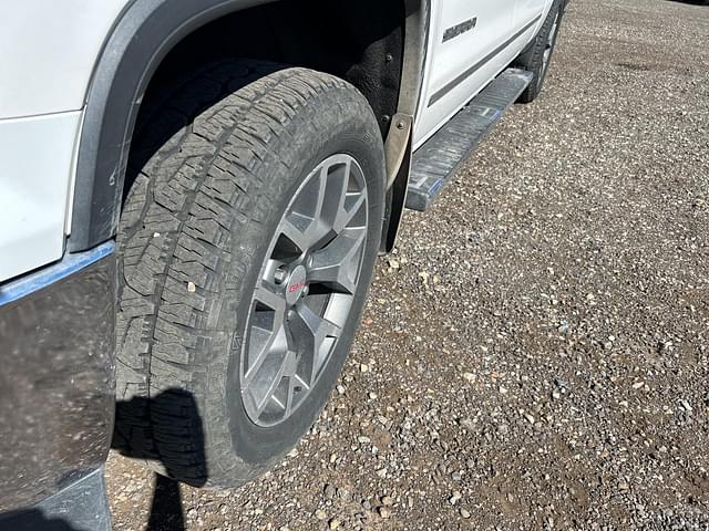 Image of GMC Sierra equipment image 4