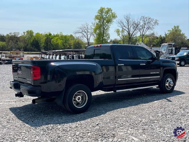 Image of GMC 3500HD equipment image 3